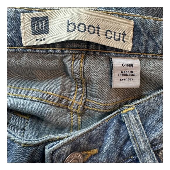 GAP Medium Wash BootCut Just below waist slightly loose Jeans 6 Tall NWT - Picture 3 of 8